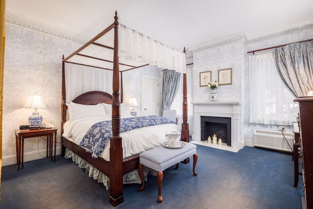 Deluxe Room, 1 Queen Bed