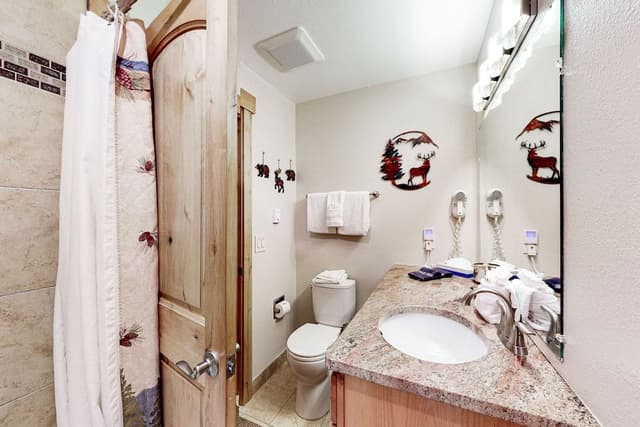 Condo, 2 Bedrooms