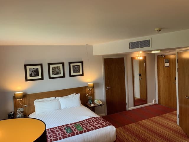 Standard Room, 1 King Bed