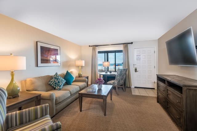 Suite, 3 Twin Beds, Kitchen, Ocean View (Beachfront 2 Bedroom Suite with Kitch)