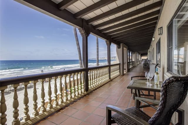 Suite, 3 Twin Beds, Kitchen, Ocean View (Beachfront 2 Bedroom Suite with Kitch)