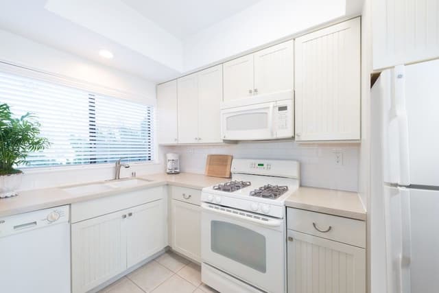 Suite, 3 Twin Beds, Kitchen, Ocean View (Beachfront 2 Bedroom Suite with Kitch)