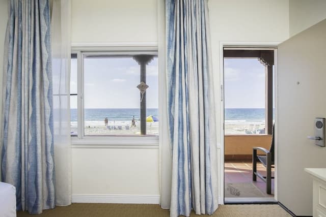 Suite, 3 Twin Beds, Kitchen, Ocean View (Beachfront 2 Bedroom Suite with Kitch)
