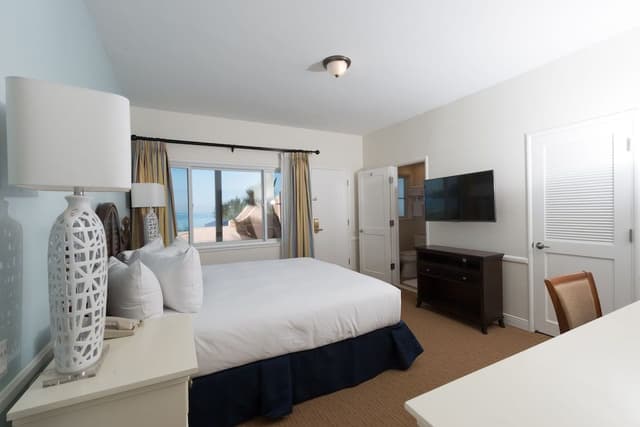 Suite, 3 Twin Beds, Kitchen, Ocean View (Beachfront 2 Bedroom Suite with Kitch)