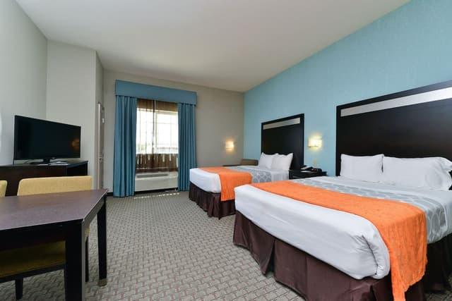 Room, Multiple Beds, Kitchenette