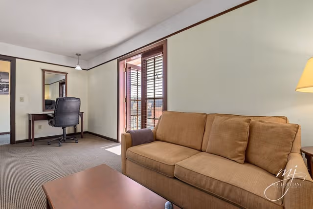 Buffalo River Balcony King Suite