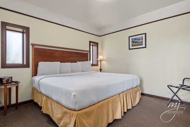 Buffalo River Balcony King Suite