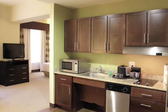Studio, 1 King Bed, Accessible (Mobility & Hearing, Roll-in Shower)