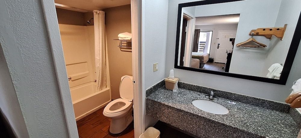 Knights Inn Knoxville, TN3