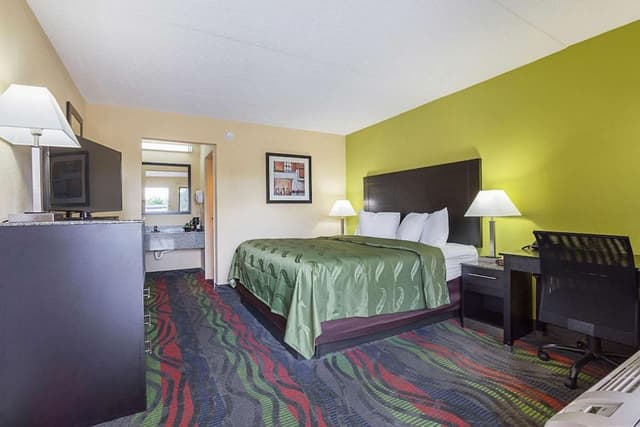 Standard Room, 1 King Bed, Accessible, Non Smoking
