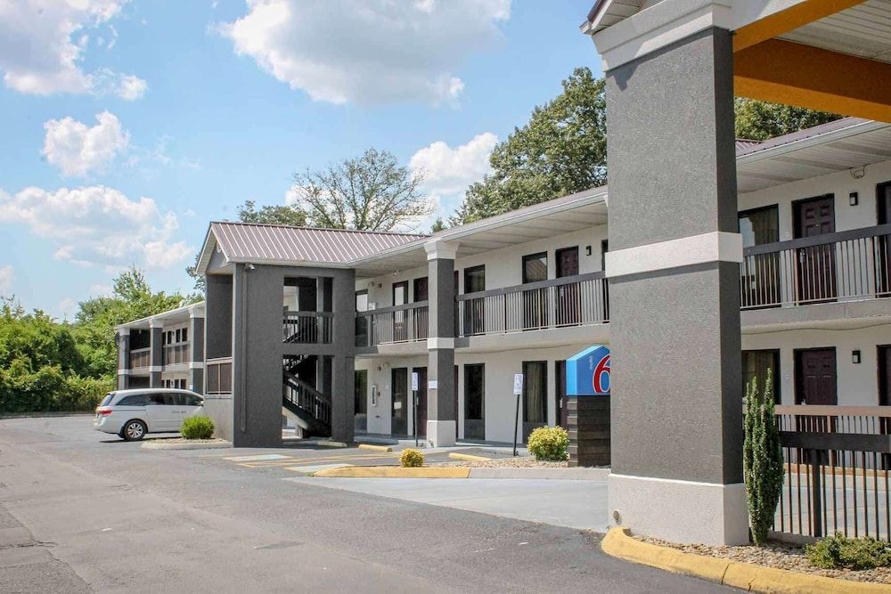 Knights Inn Knoxville, TN1