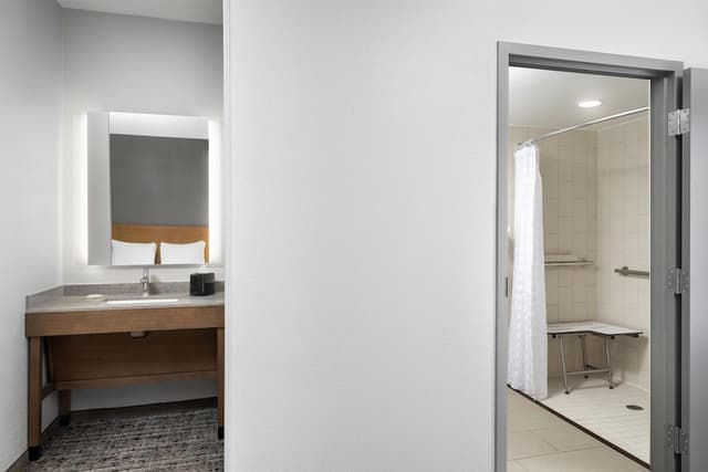 Room, 1 King Bed, Accessible