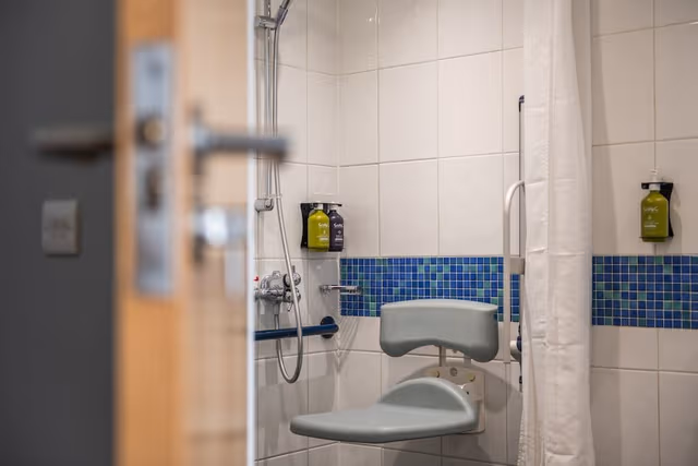 Standard Room, 2 Twin Beds, Accessible (with Free Hot Breakfast)