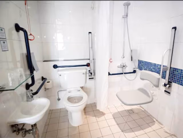 Standard Room, 2 Twin Beds, Accessible (with Free Hot Breakfast)