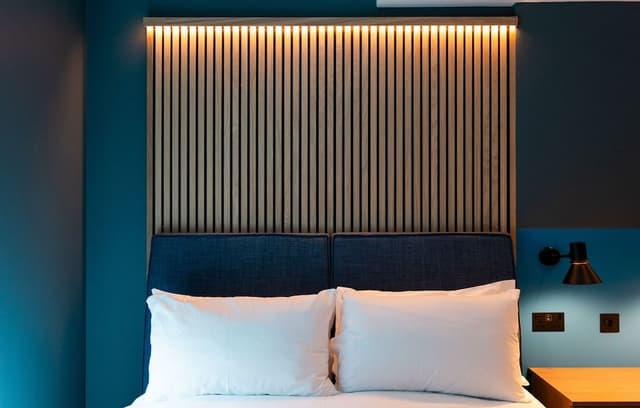 Accessible Double, 1 King Bed