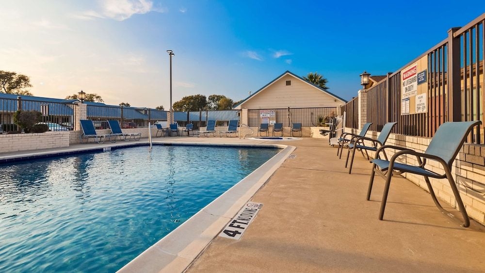 Best Western Regency Inn & Suites4