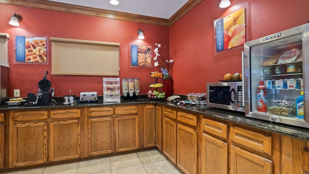 Best Western Regency Inn & Suites3