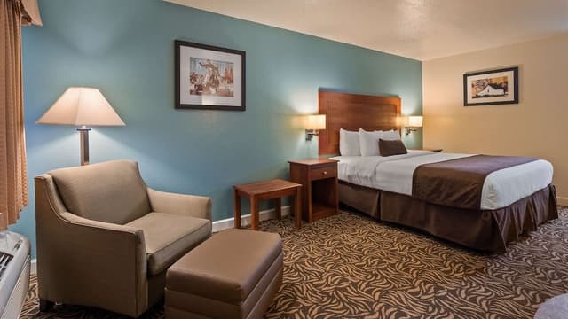 Standard Room, 1 King Bed, Non Smoking, Refrigerator & Microwave