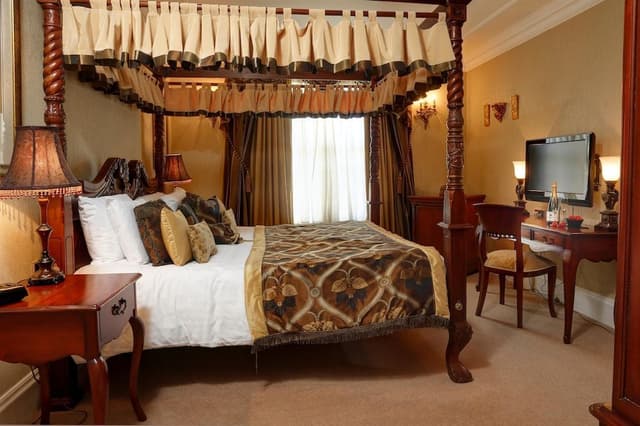 Suite, 1 King Bed, Non Smoking (Walk-in Shower;Four Poster Bed)
