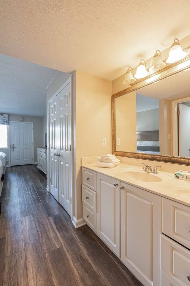 Condo, 1 Bedroom