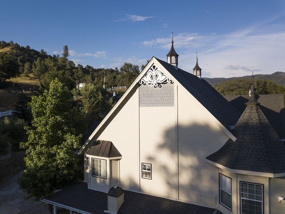 Hounds Tooth Inn1