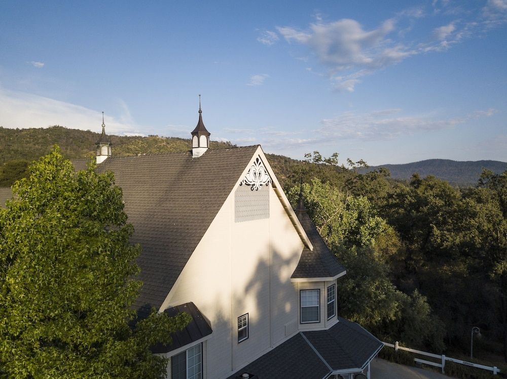 Hounds Tooth Inn3