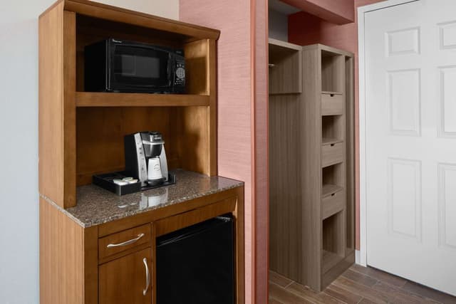 1 KING 1 BEDROOM SUITE WITH SOFABED