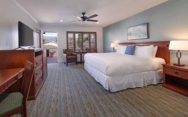 Standard Room, 1 King Bed