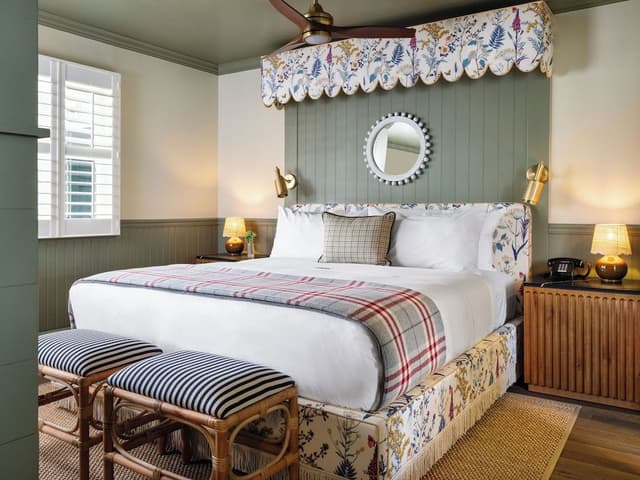 Superior Suite, 1 King Bed with Sofa bed, Fireplace, Courtyard View (The LPP Suite Double Fireplace)