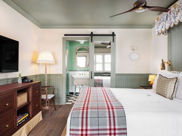 Standard Room, 1 King Bed (The King)