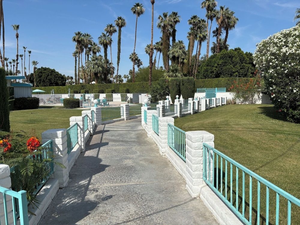 The Villas of Palm Springs0