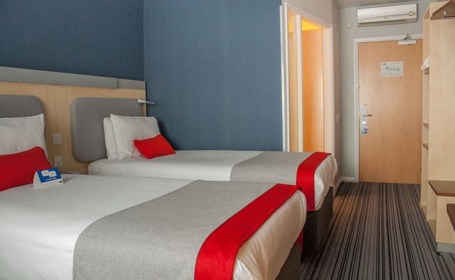 Standard Room, 2 Twin Beds (with Free Hot Breakfast)