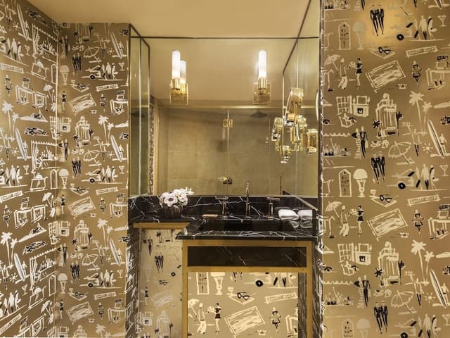 Deluxe King Suite
