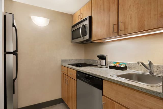 1 KING 1 BEDROOM SUITE NONSMOKING