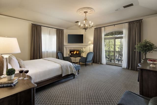 Deluxe Room, 1 King Bed (Luxe King)