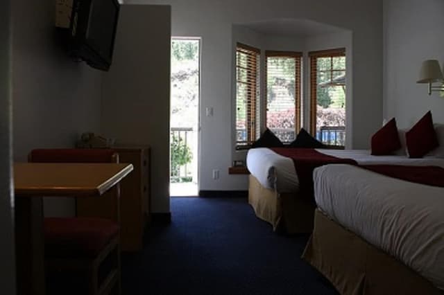 Standard Room, 2 Queen Beds, Kitchenette, Pool View
