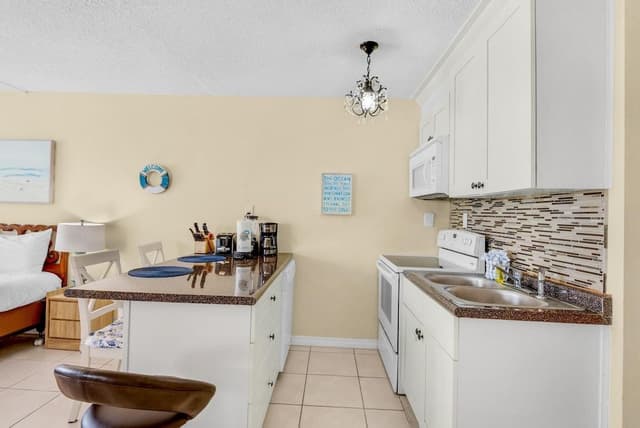 Studio, 1 King Bed (Top of the Gulf 825)
