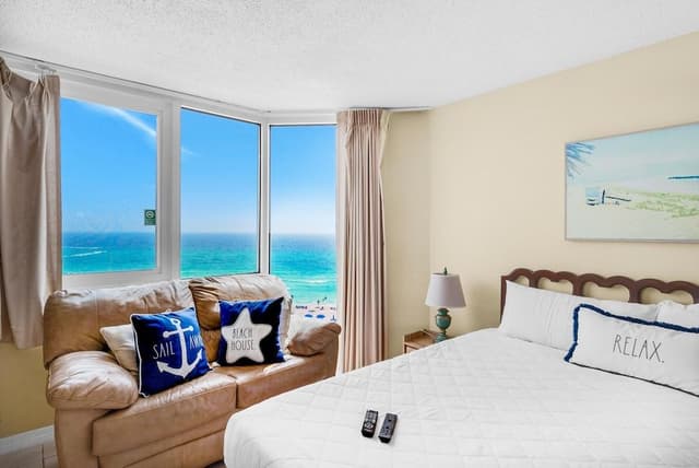 Studio, 1 King Bed (Top of the Gulf 825)