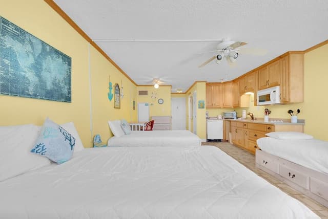 Studio, 2 Queen Beds (Top of the Gulf 822)