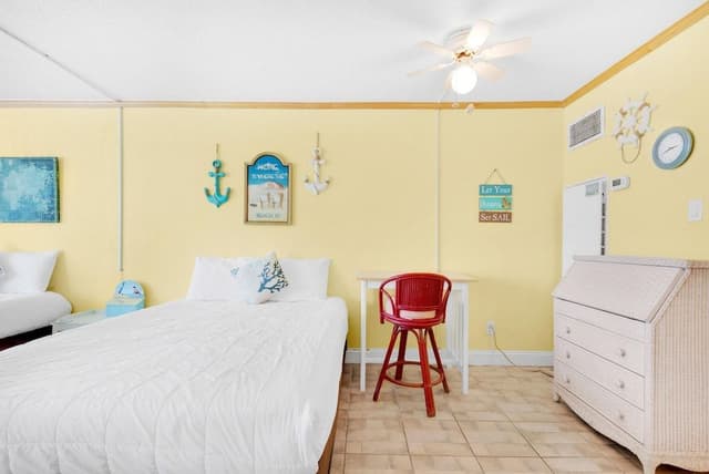 Studio, 2 Queen Beds (Top of the Gulf 822)