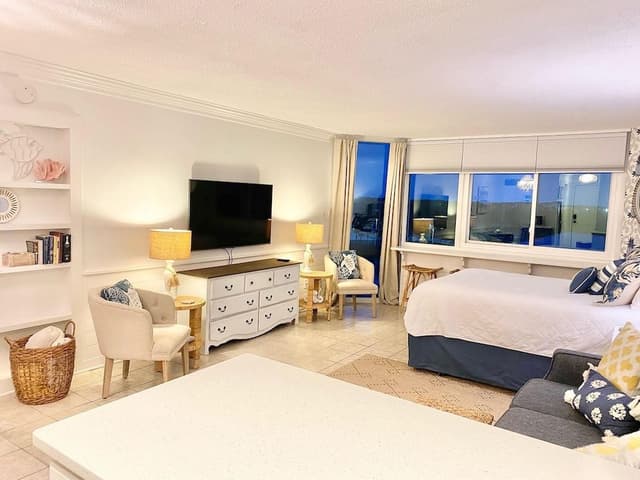 Studio, 1 Queen Bed (Top of the Gulf 808- Gulf Coast Getaw)