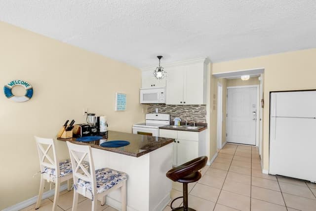 Studio, 1 King Bed (Top of the Gulf 825)