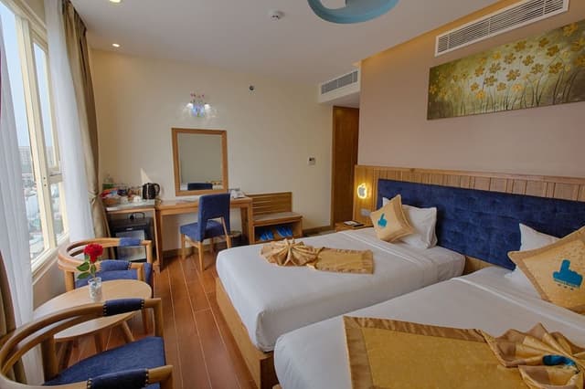 Deluxe twin room with partial sea view