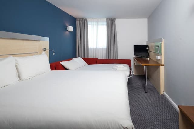 Standard Room, 1 King Bed (Free Hot Breakfast)