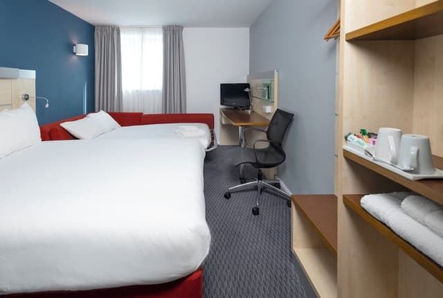 Standard Room, 1 King Bed (Free Hot Breakfast)