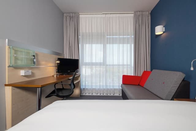 Standard Room, 1 King Bed (Free Hot Breakfast)