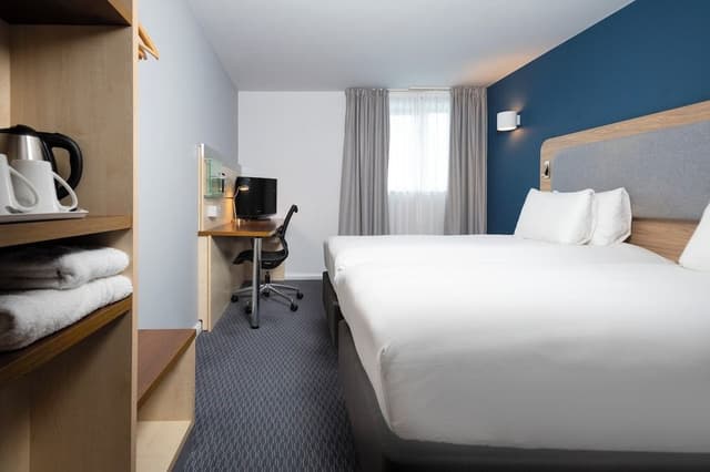 Standard Room, 2 Twin Beds (Free Hot Breakfast)