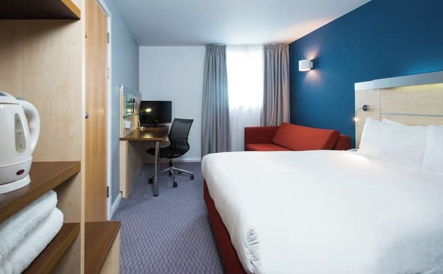 Standard Room, 1 King Bed (Free Hot Breakfast)