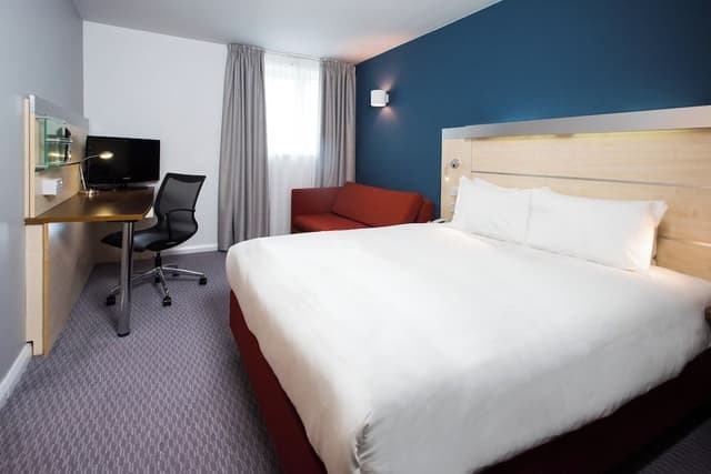 Standard Room, 1 King Bed (Free Hot Breakfast)