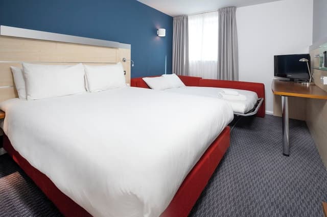 Standard Room, 1 King Bed (Free Hot Breakfast)